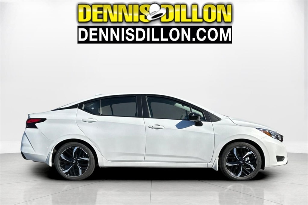 New 2025 Nissan Versa 1.6 SR Sedan